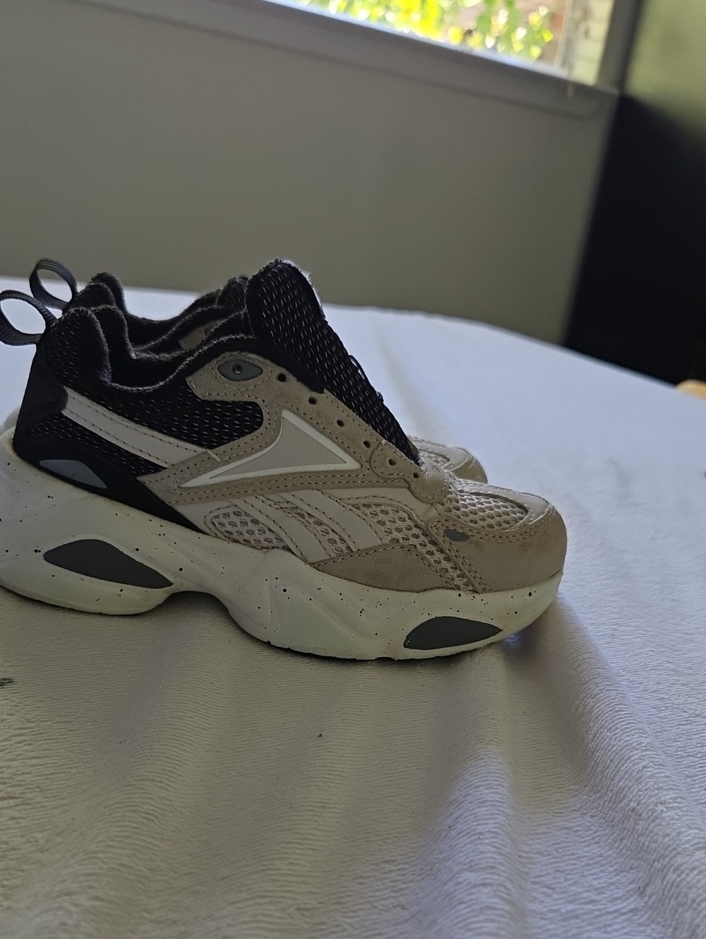 Reebok Kids's Chunky Trainer in Beige, Black and White
